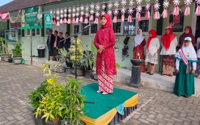Tumbuhkan Semangat Nasionalisme, MIN 3 Jember Gelar Upacara Bendera HUT ke-80 RI