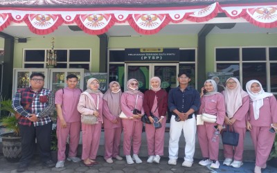 Layani Kesehatan Santri, Mahasiswa FKG UNEJ Periksa Kesehatan Gigi