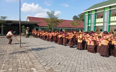 Kegiatan Pramuka Penggalang MIN 3 Jember: Latih Kemandirian dan Disiplin Siswa